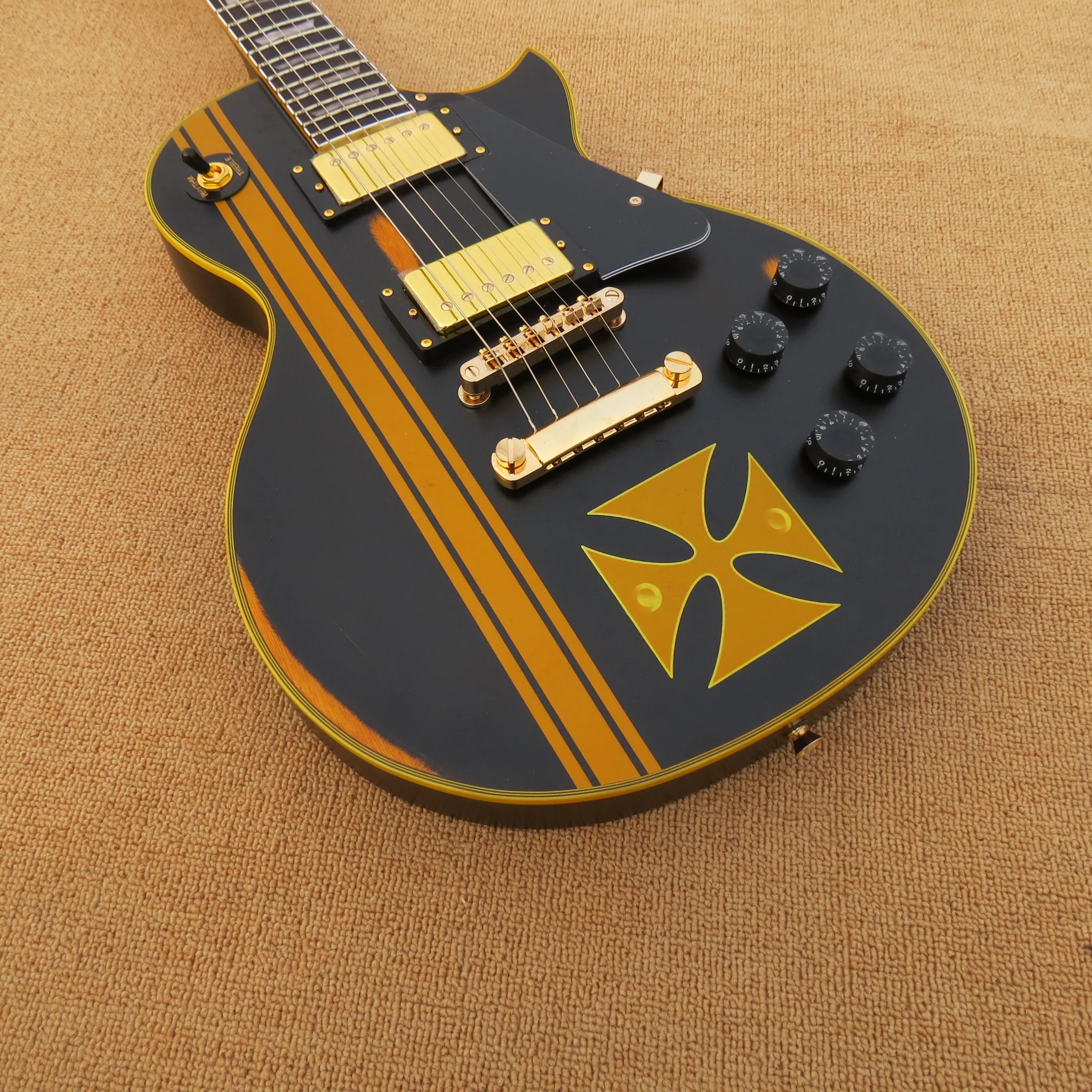 Електрическа китара James Hetfield Iron Cross Матово Черно Стандартна серия с Златна Обкова - 1