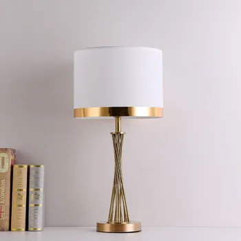 Скандинавска лесна настолна лампа в постмодерния стил Модел стая, Хол, Кабинет Прикроватное украса Домакински настолна лампа American Light Luxury