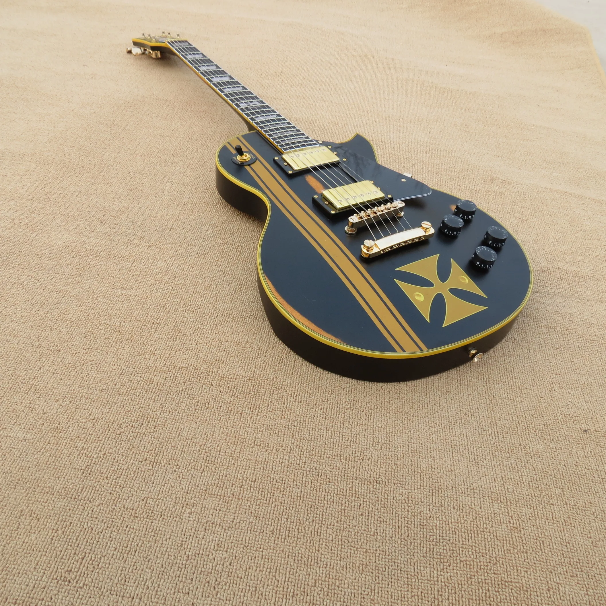 Електрическа китара James Hetfield Iron Cross Матово Черно Стандартна серия с Златна Обкова - 2