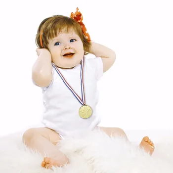1БР Детски пластмасови златни медали, детски медалите на Победителя, Медали с панделка, бебешко парти, Спортни игри, награди, подпори за фотосесия, Подарък